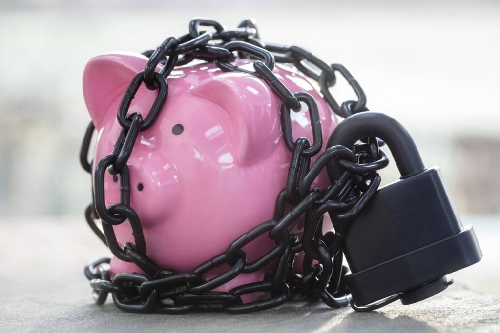 peut on retirer de l'argent sur un compte bloqué
