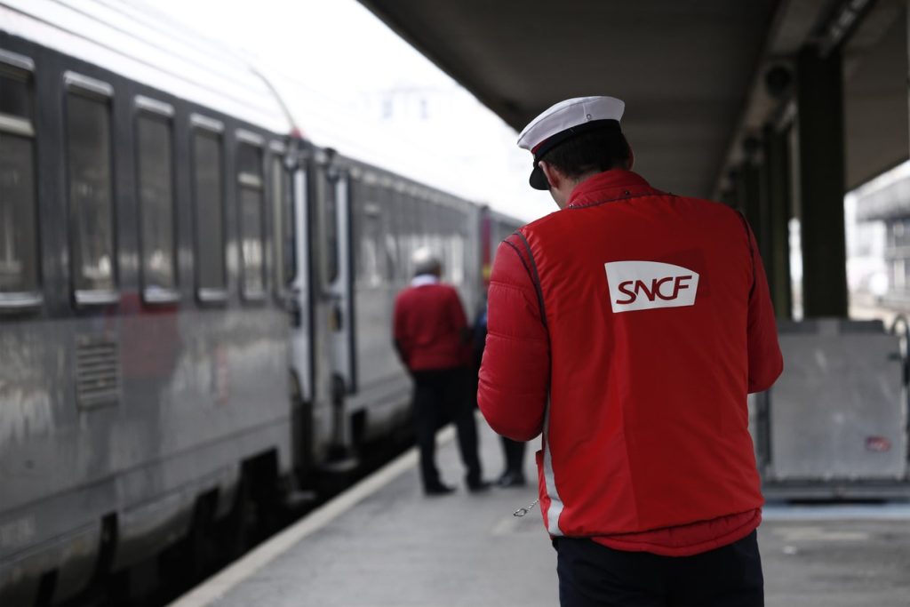 Quel est le salaire d'un contrôleur SNCF ? - Actu finances