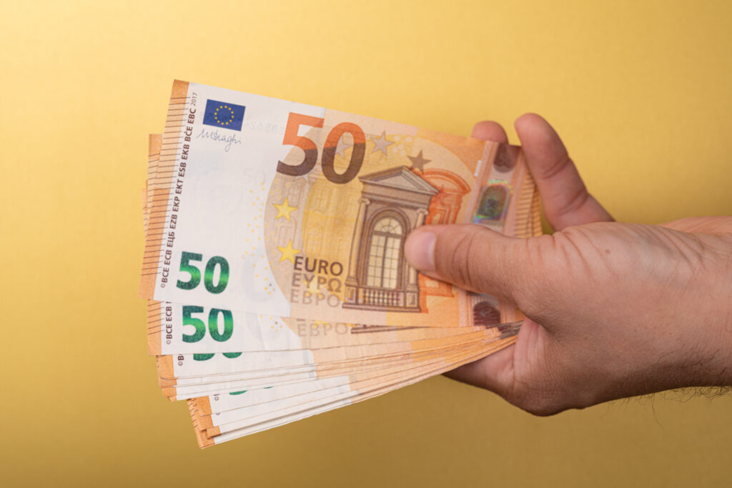 billet marqué au feutre noir