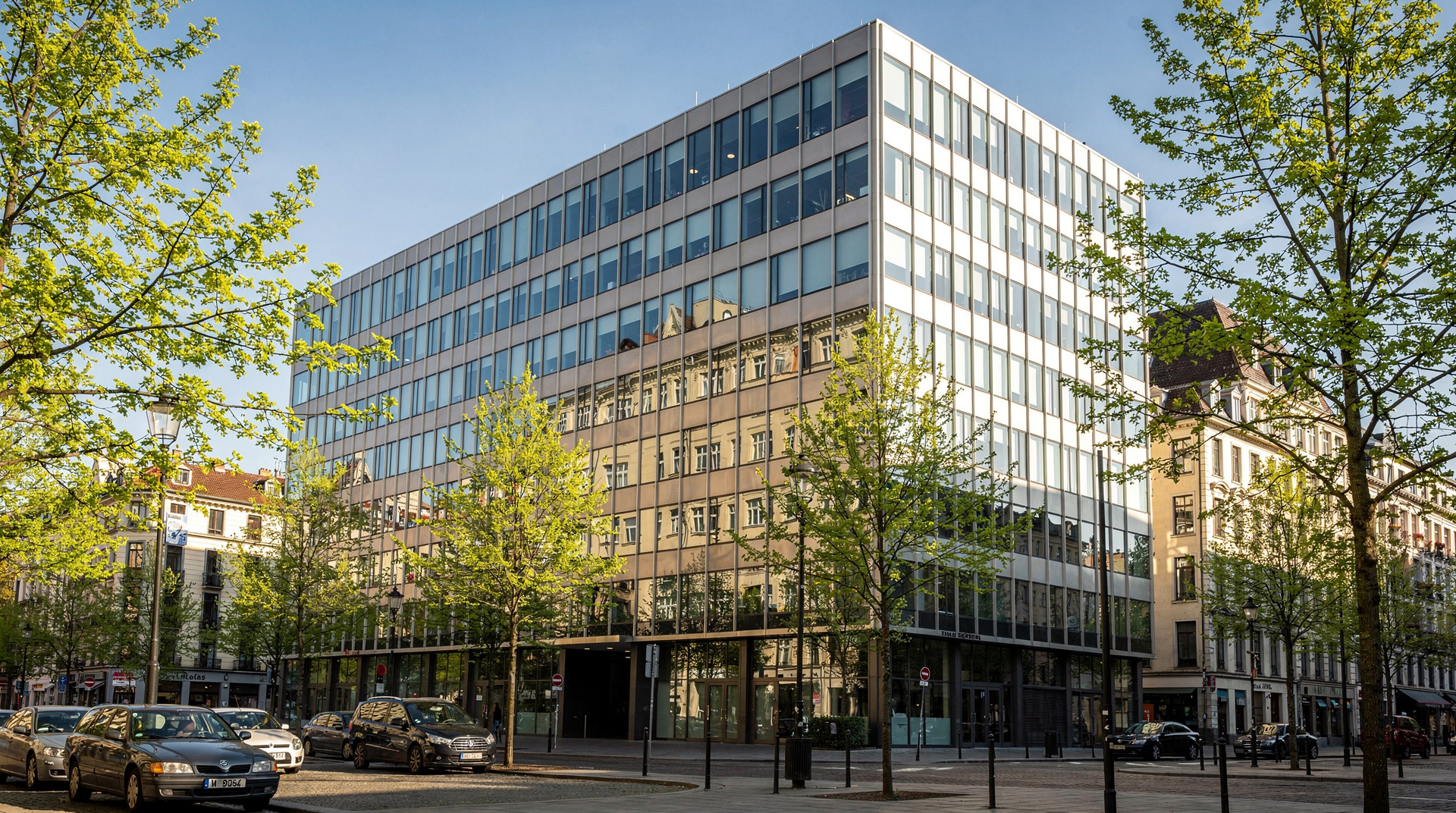 Immeuble de bureaux moderne détenu par une société civile de placement immobilier